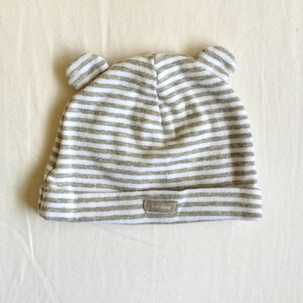 🌟3 for $15 babyGap gray & white striped baby bear hat 0-3 months unisex